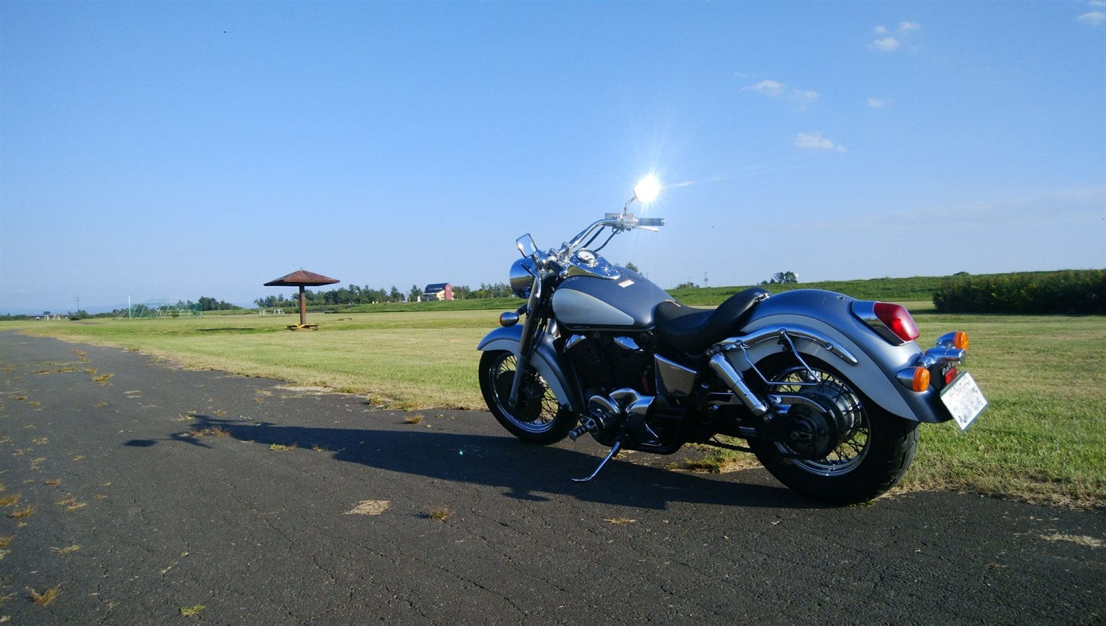 洗車とワックスがけを終えて艶の出たバイク